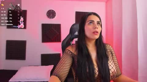 Snapshot of hannarusso chatting on 10/30/25, 10:32 Hanna online show from 10/30/25, 10:32