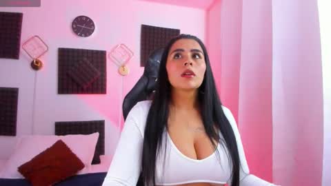 Snapshot of hannarusso chatting on 11/09/25, 02:15 Hanna online show from 11/09/25, 02:15