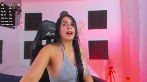 Snapshot of hannarusso chatting on 11/22/25, 08:19 Hanna online show from 11/22/25, 08:19