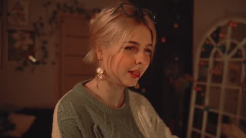 Snapshot of hannasthesia chatting on 12/19/24, 01:50 Hanna online show from 12/19/24, 01:50