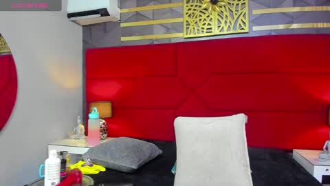 Snapshot of hanny_milf_ chatting on 01/04/25, 11:33 HANNY online show from 01/04/25, 11:33