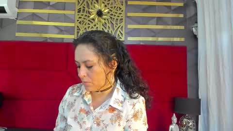 Snapshot of hanny_milf_ chatting on 01/15/25, 11:21 HANNY online show from 01/15/25, 11:21