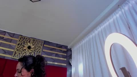 Snapshot of hanny_milf_ chatting on 01/26/25, 05:44 HANNY online show from 01/26/25, 05:44