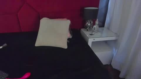 Snapshot of hanny_milf_ chatting on 02/12/25, 02:43 HANNY online show from 02/12/25, 02:43