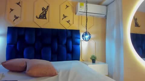 Snapshot of hanny_milf_ chatting on 02/15/25, 11:50 HANNY online show from 02/15/25, 11:50