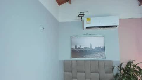 Snapshot of hanny_milf_ chatting on 09/10/25, 11:54 HANNY online show from 09/10/25, 11:54