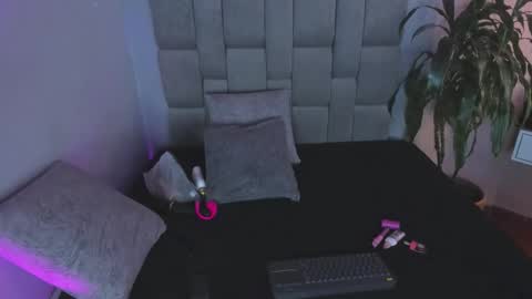 Snapshot of hanny_milf_ chatting on 09/12/25, 12:05 HANNY online show from 09/12/25, 12:05