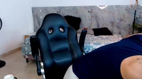 hanz_col online show from 11/21/25, 02:54