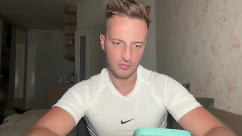 Snapshot of hanzlagerfelt chatting on 11/10/25, 08:30 hanzlagerfelt online show from 11/10/25, 08:30