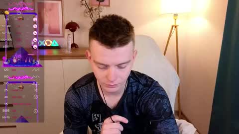 Snapshot of happy_de1mos chatting on 10/02/25, 07:43 Jack online show from 10/02/25, 07:43