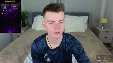 Snapshot of happy_de1mos chatting on 10/14/25, 10:10 Jack online show from 10/14/25, 10:10