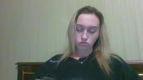 Snapshot of happyanjelika chatting on 10/11/25, 05:22 Anjelika online show from 10/11/25, 05:22