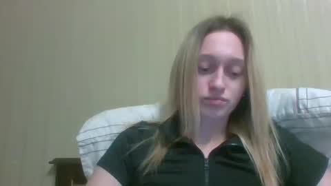 Snapshot of happyanjelika chatting on 10/12/25, 04:17 Anjelika online show from 10/12/25, 04:17
