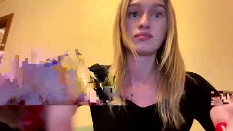 Snapshot of happyanjelika chatting on 10/13/25, 02:17 Anjelika online show from 10/13/25, 02:17