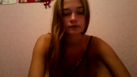 Snapshot of happyemily18 chatting on 10/25/25, 06:35 happyemily  online show from 10/25/25, 06:35