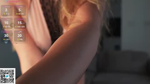 Snapshot of happyhoney_ chatting on 02/03/25, 04:10 Sophie War online show from 02/03/25, 04:10
