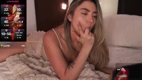 Snapshot of happyhoney_ chatting on 09/09/25, 03:00 Sophie War online show from 09/09/25, 03:00