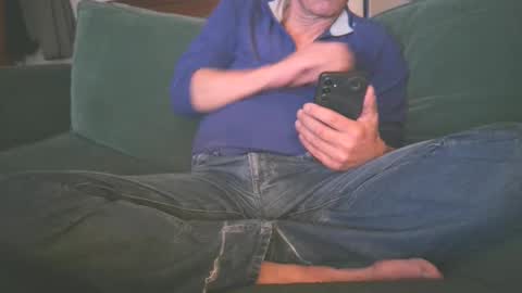 Snapshot of happymark31 chatting on 10/24/25, 09:11 mark online show from 10/24/25, 09:11