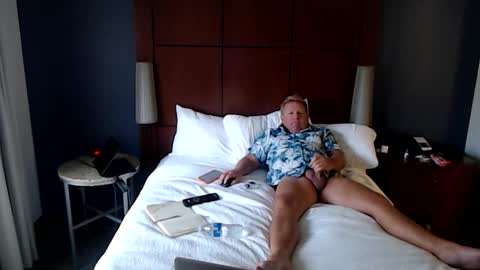 Snapshot of hardblondcouplehawaii chatting on 11/19/25, 05:57 Steele and Cassie online show from 11/19/25, 05:57