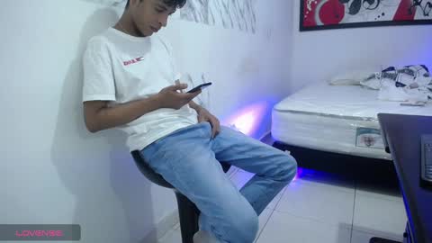 Snapshot of hardsexlove08 chatting on 12/29/24, 01:45 Andres Dean online show from 12/29/24, 01:45