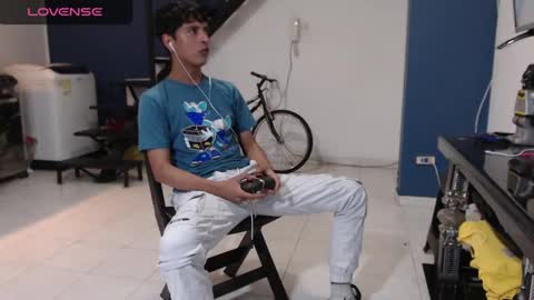 Snapshot of hardsexlove08 chatting on 02/11/25, 11:22 Andres Dean online show from 02/11/25, 11:22