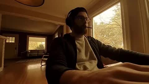 Snapshot of hardswtch chatting on 10/31/25, 07:48 Tom online show from 10/31/25, 07:48