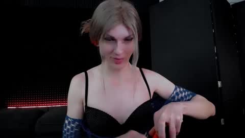 Snapshot of hardy_green chatting on 10/29/25, 11:23 Miss Hardy online show from 10/29/25, 11:23