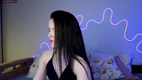 Snapshot of harleen_moore chatting on 03/02/25, 10:48 Harleen online show from 03/02/25, 10:48