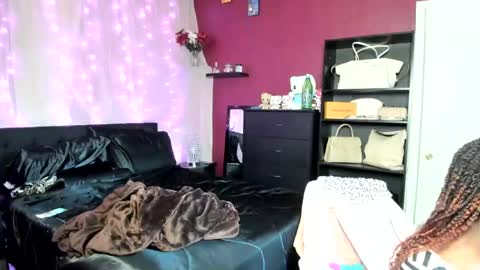 Snapshot of harmonie_marquise chatting on 12/30/24, 10:01 Harmonie Marquise online show from 12/30/24, 10:01