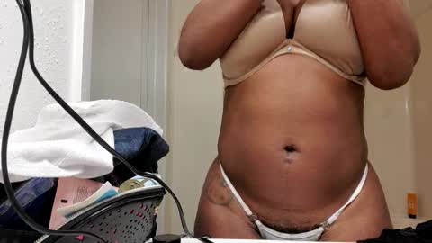 Snapshot of harmonie_marquise chatting on 03/05/25, 08:21 Harmonie Marquise online show from 03/05/25, 08:21