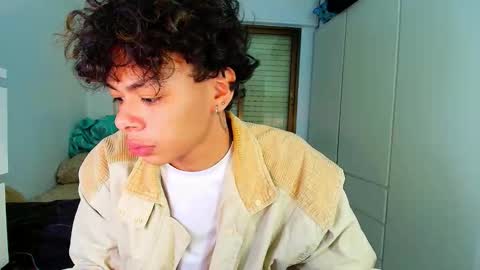 Snapshot of harry_jhonsonn chatting on 09/29/25, 01:16 Harry online show from 09/29/25, 01:16