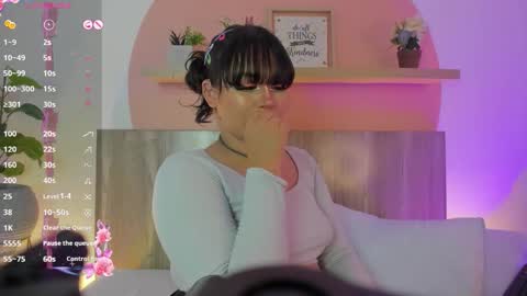 Snapshot of harubun chatting on 10/29/25, 05:10 L A U R A online show from 10/29/25, 05:10