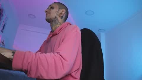 More content   2   online show from 10/19/25, 03:29