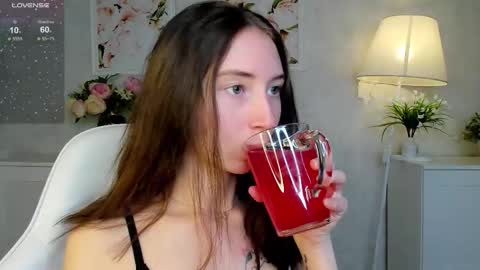 Lola online show from 10/20/25, 08:59