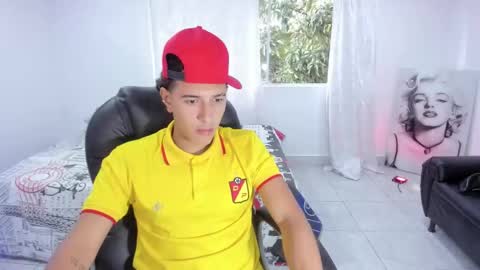 Snapshot of haydenn_boy chatting on 10/15/25, 01:55 Hayen Boy online show from 10/15/25, 01:55