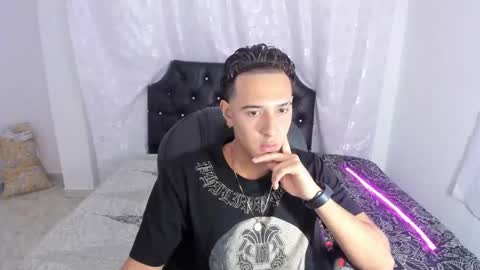 Snapshot of haydenn_boy chatting on 10/31/25, 01:56 Hayen Boy online show from 10/31/25, 01:56