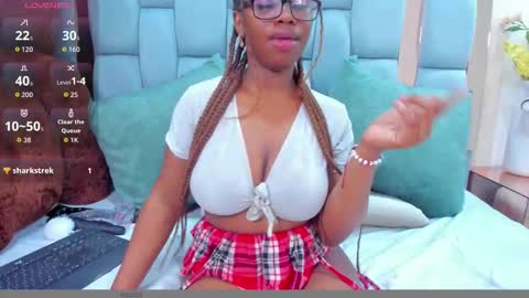 hazel_lanee online show from 11/10/25, 12:09
