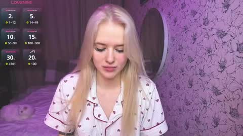 Snapshot of healing__girl chatting on 12/21/24, 03:20 Valeria online show from 12/21/24, 03:20