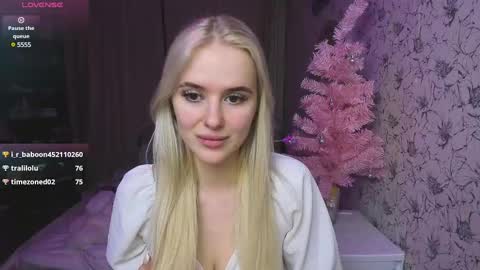 Snapshot of healing__girl chatting on 12/28/24, 01:49 Valeria online show from 12/28/24, 01:49