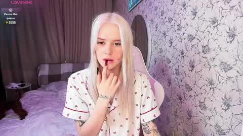 Snapshot of healing__girl chatting on 01/15/25, 07:48 Valeria online show from 01/15/25, 07:48