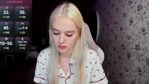 Snapshot of healing__girl chatting on 01/26/25, 01:04 Valeria online show from 01/26/25, 01:04