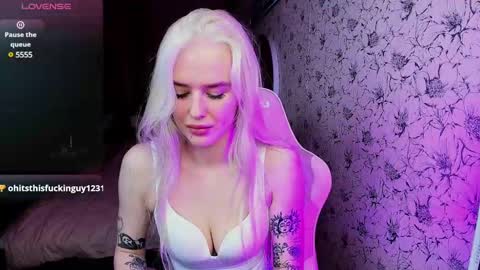 Snapshot of healing__girl chatting on 02/15/25, 04:23 Valeria online show from 02/15/25, 04:23