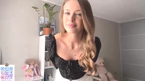 Mona online show from 10/09/25, 09:40