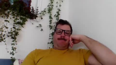 Snapshot of heartofadog604 chatting on 02/03/25, 01:41 MT online show from 02/03/25, 01:41
