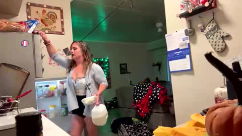 Snapshot of heatskii chatting on 11/20/25, 09:36 heatskii online show from 11/20/25, 09:36