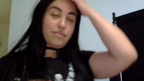 Snapshot of heatwavee chatting on 02/17/25, 05:53 heatwavee online show from 02/17/25, 05:53