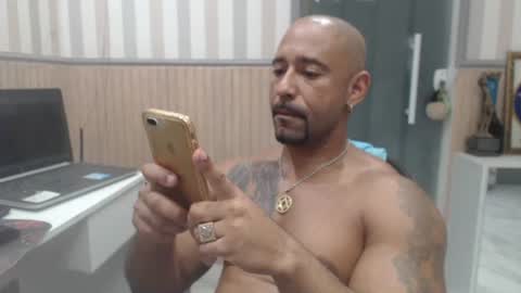 Snapshot of hebertgomes chatting on 03/05/25, 03:51 hebertgomes online show from 03/05/25, 03:51