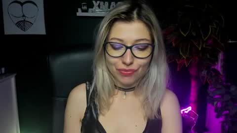 Snapshot of heidi_pleasure chatting on 12/02/24, 01:46 Heidi online show from 12/02/24, 01:46
