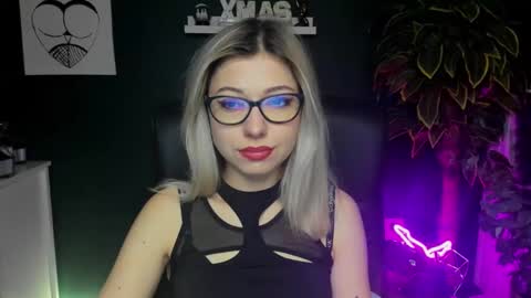 Snapshot of heidi_pleasure chatting on 12/03/24, 05:53 Heidi online show from 12/03/24, 05:53