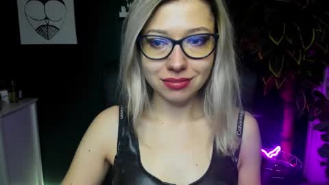 Snapshot of heidi_pleasure chatting on 12/05/24, 07:27 Heidi online show from 12/05/24, 07:27